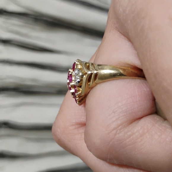 Auth 10k Solid Gold 19 Genuine Ruby Cluster & 6 Genuine Diamonds Ring Sz.7 - Picture 7 of 16